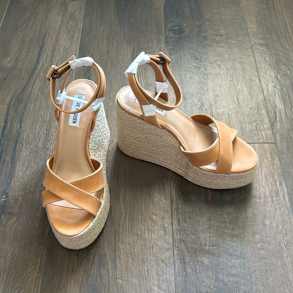 NWT ✨Steve Madden Platform Wedge size 9